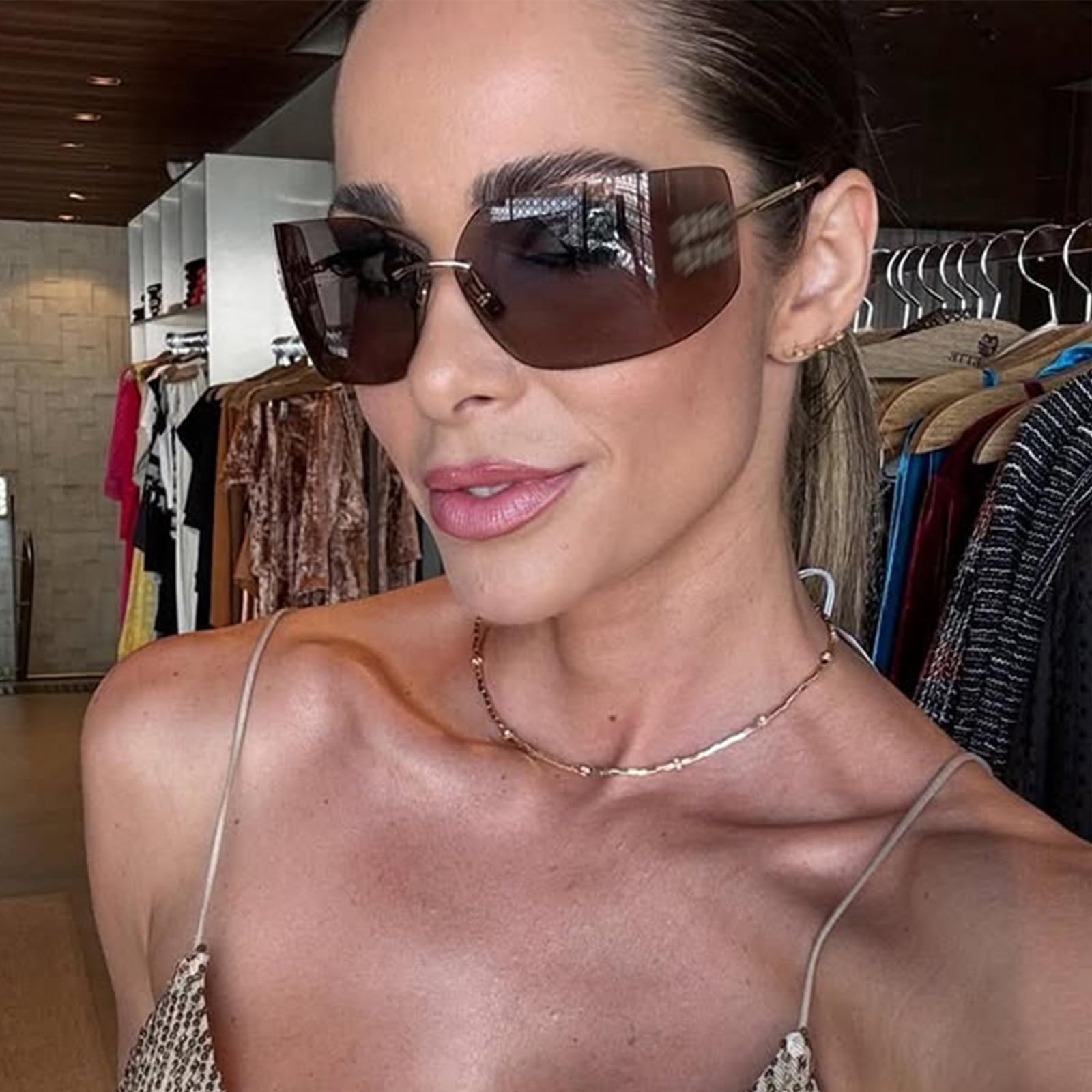 Women's oversized sunglasses in brown, perfect for sunny outings