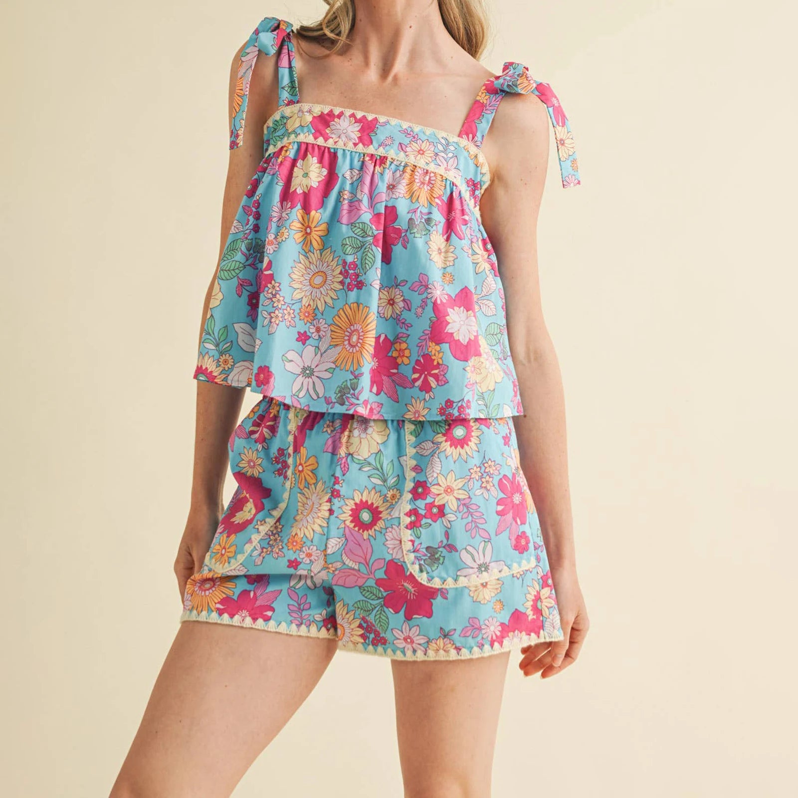 Women's floral pajama set, cotton fabric, for relaxing at home