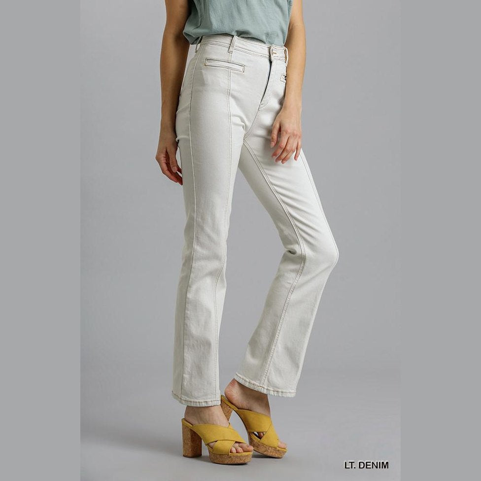 Women's panel straight cut denim jeans in light denim, stylish for casual outings