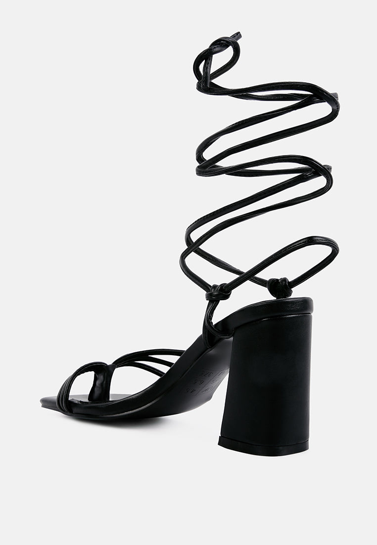 Piri Toe Ring Tie Up Block Sandals