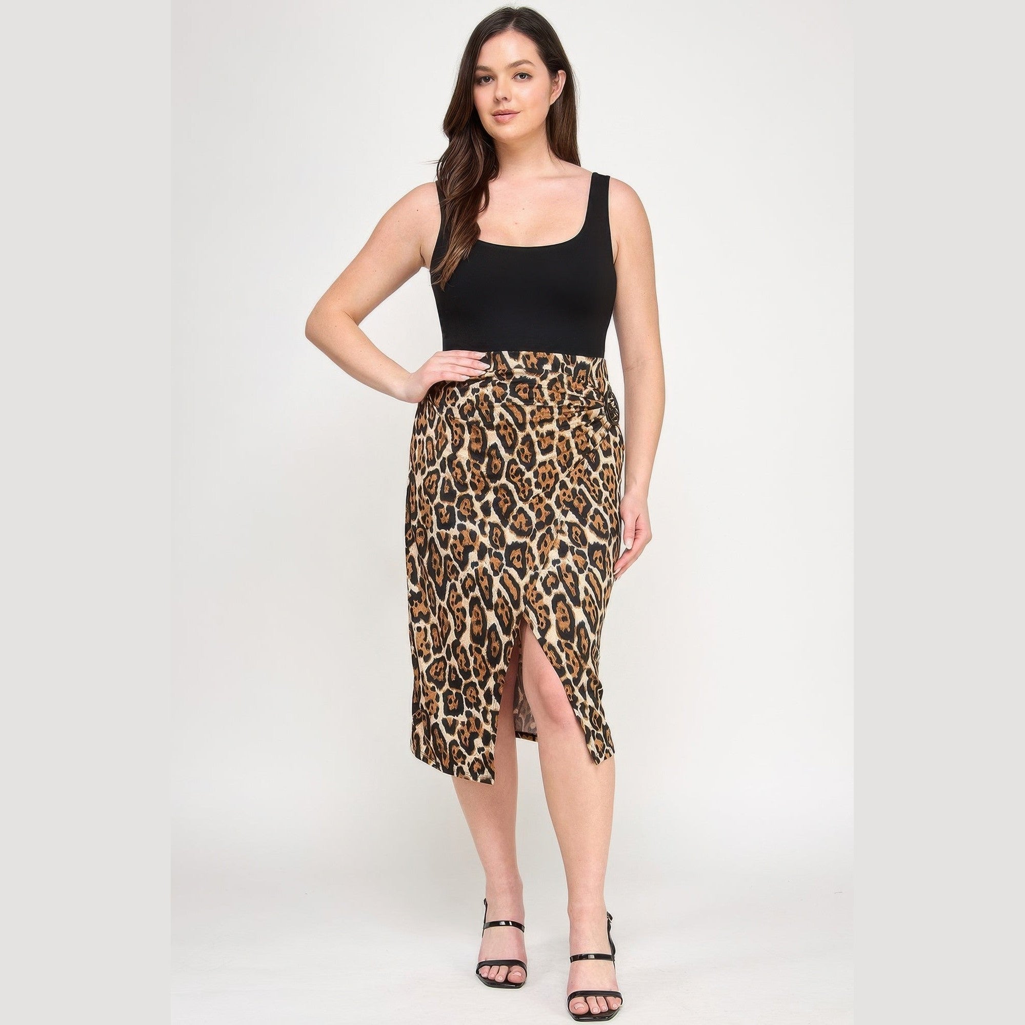 Chic plus size leopard print skirt with a side slit, perfect for summer outfits