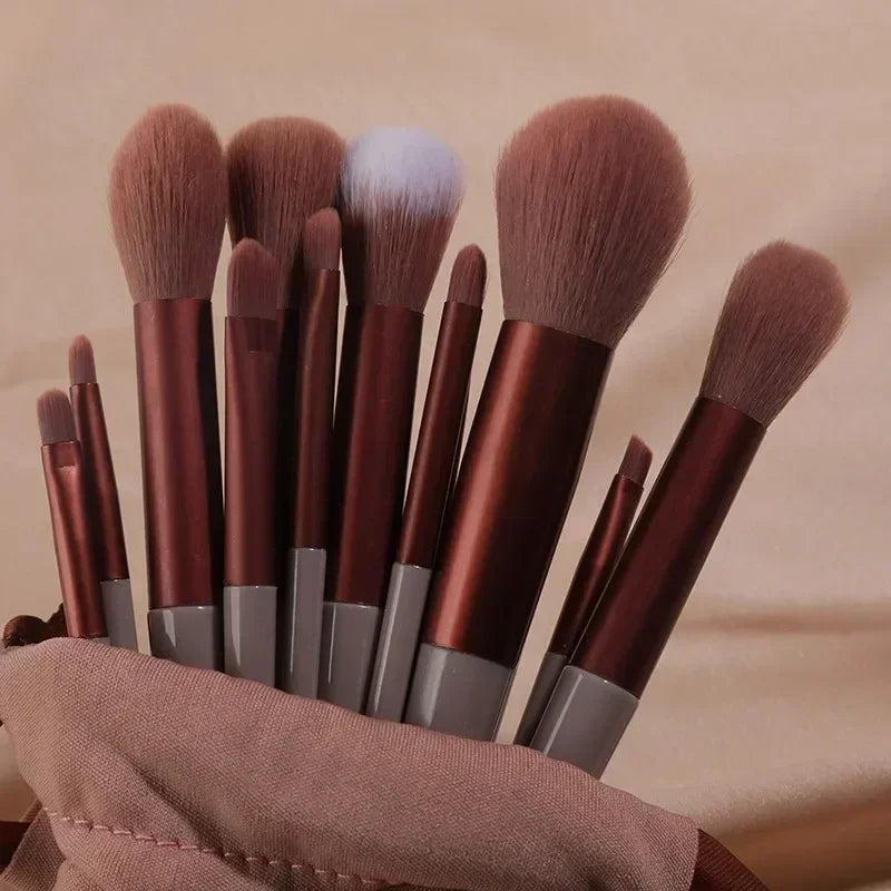 professional makeup brush set for eyeshadow and eyeliner (photo 6 of 9)