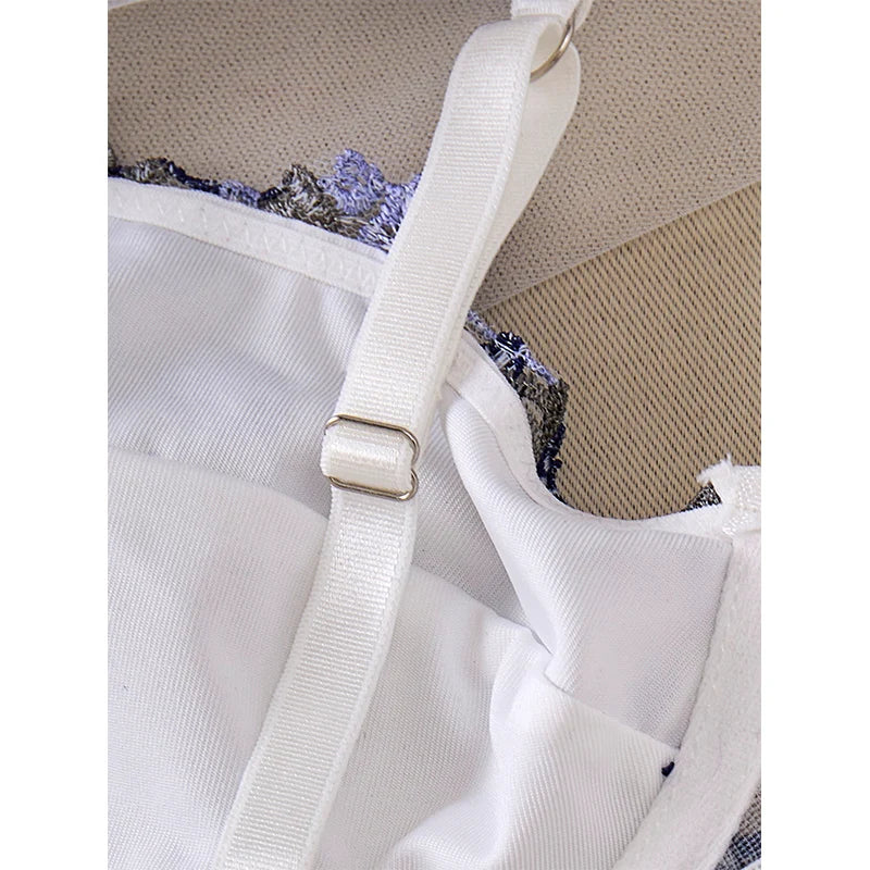 White push up bra with adjustable straps for everyday comfort