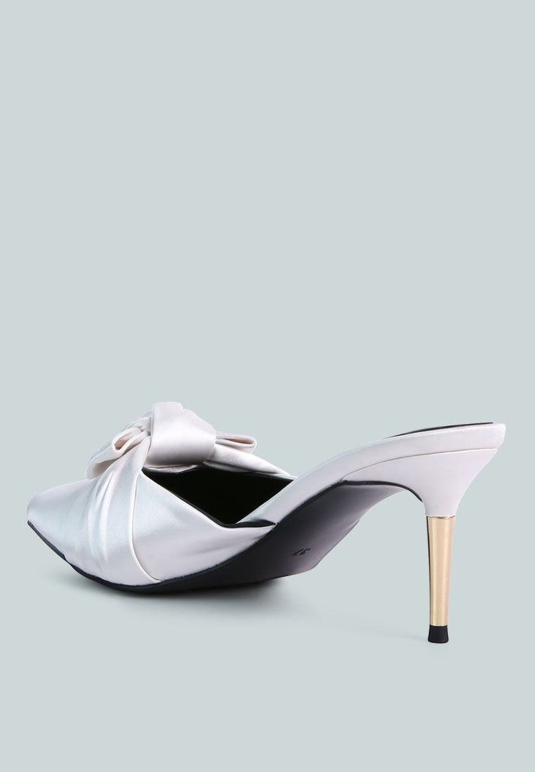 Sandales mules à talons aiguilles en satin Queenie