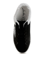 Women's black sneakers with soft lining, perfect for casual outings