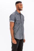 Men's short sleeve vacation shirts in chambray fabric with a stylish design and button pockets