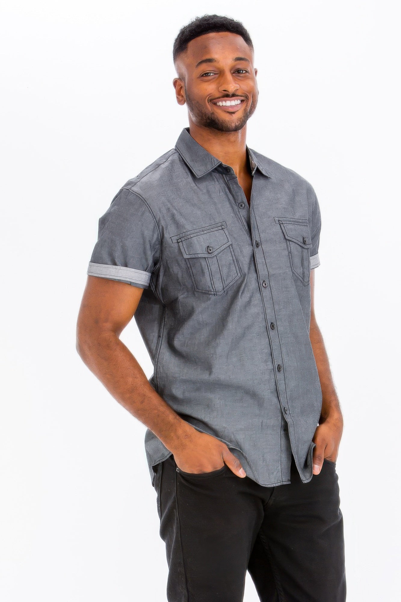 Men's short sleeve vacation shirts in gray with chest pockets for a stylish summer look