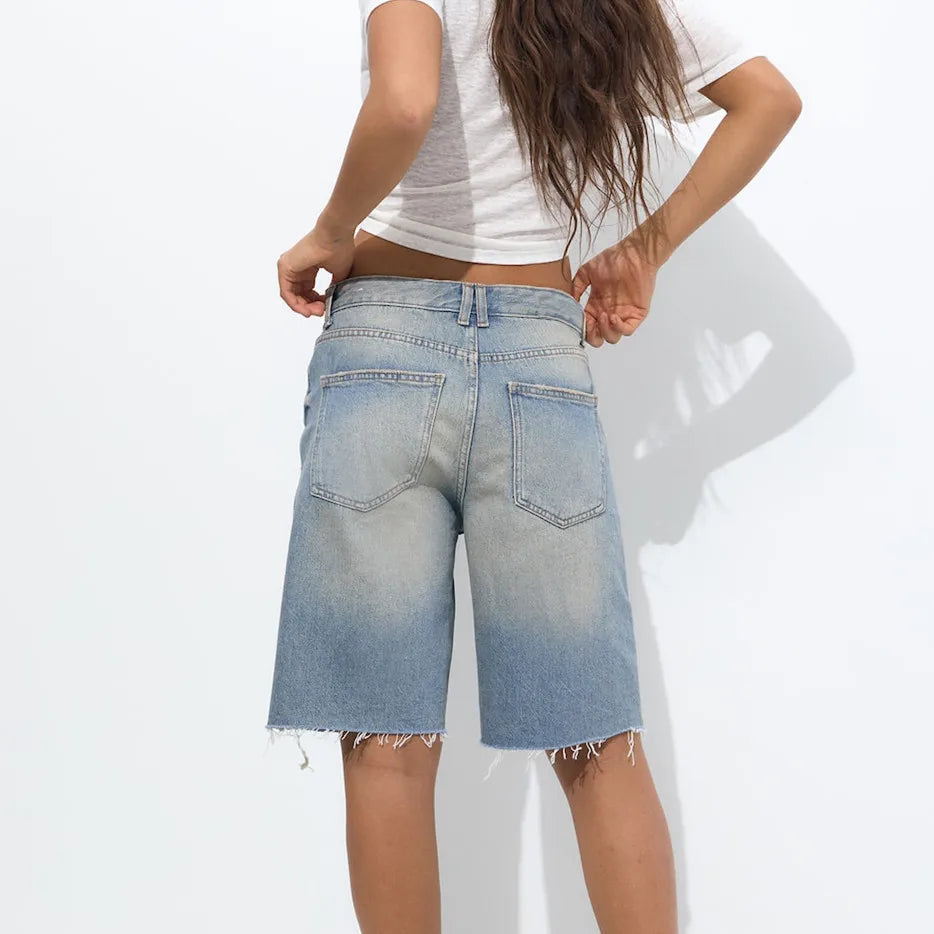 Women's light wash shorts in denim, perfect for casual summer outings