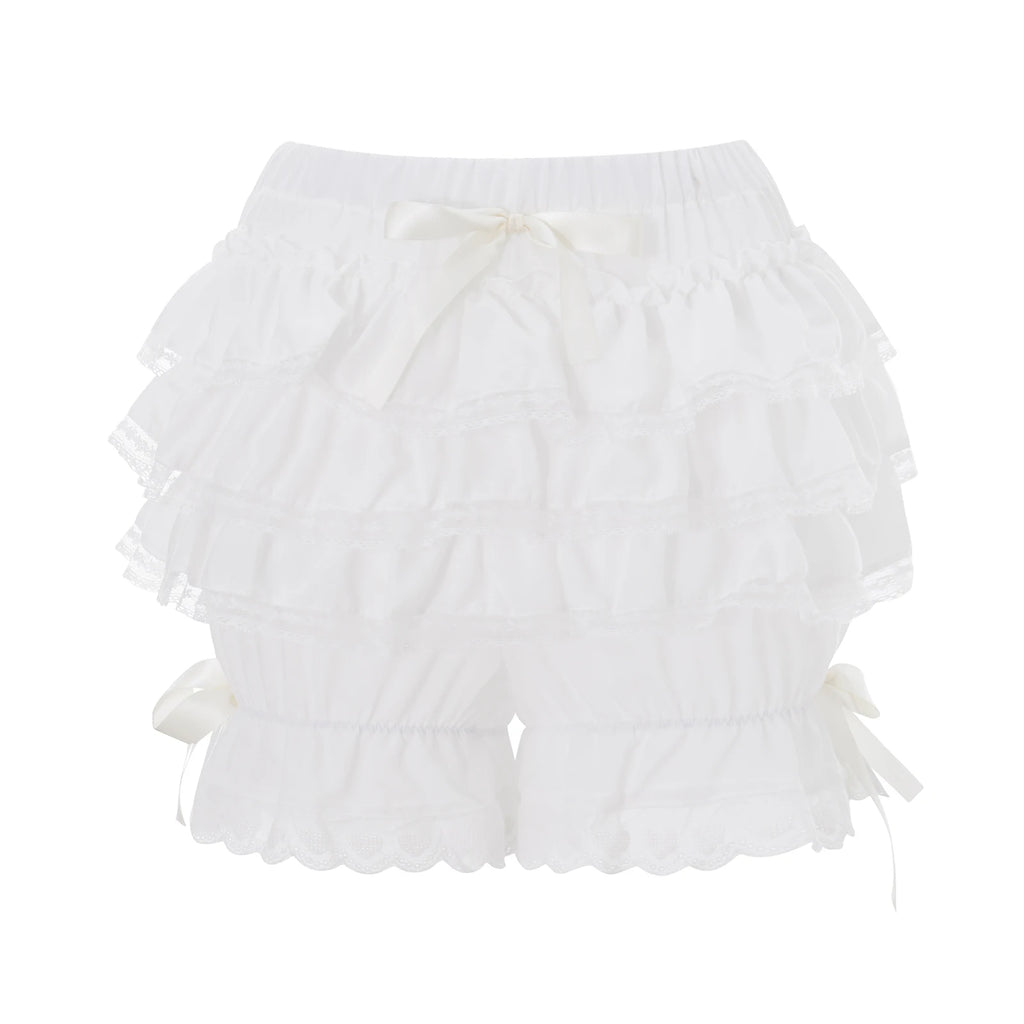 White shorts with lace, perfect for summer beach outings