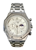 men's silver wrist watch with a stainless steel bracelet for stylish occasions