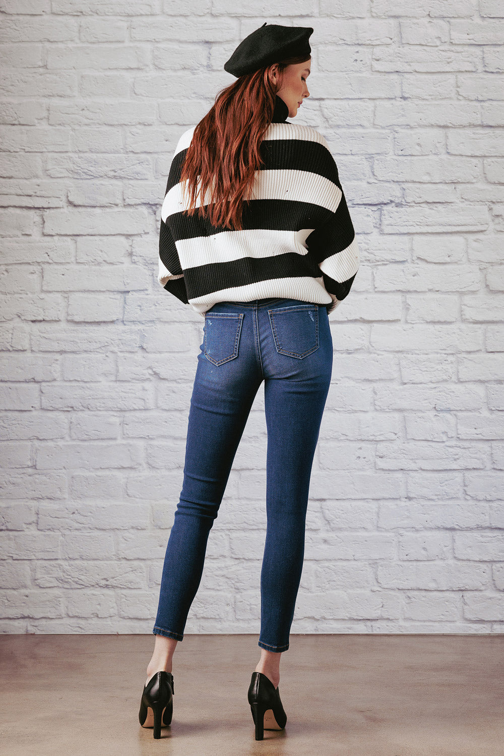 Women's blue skinny pants jeans, stylish fit for casual outings