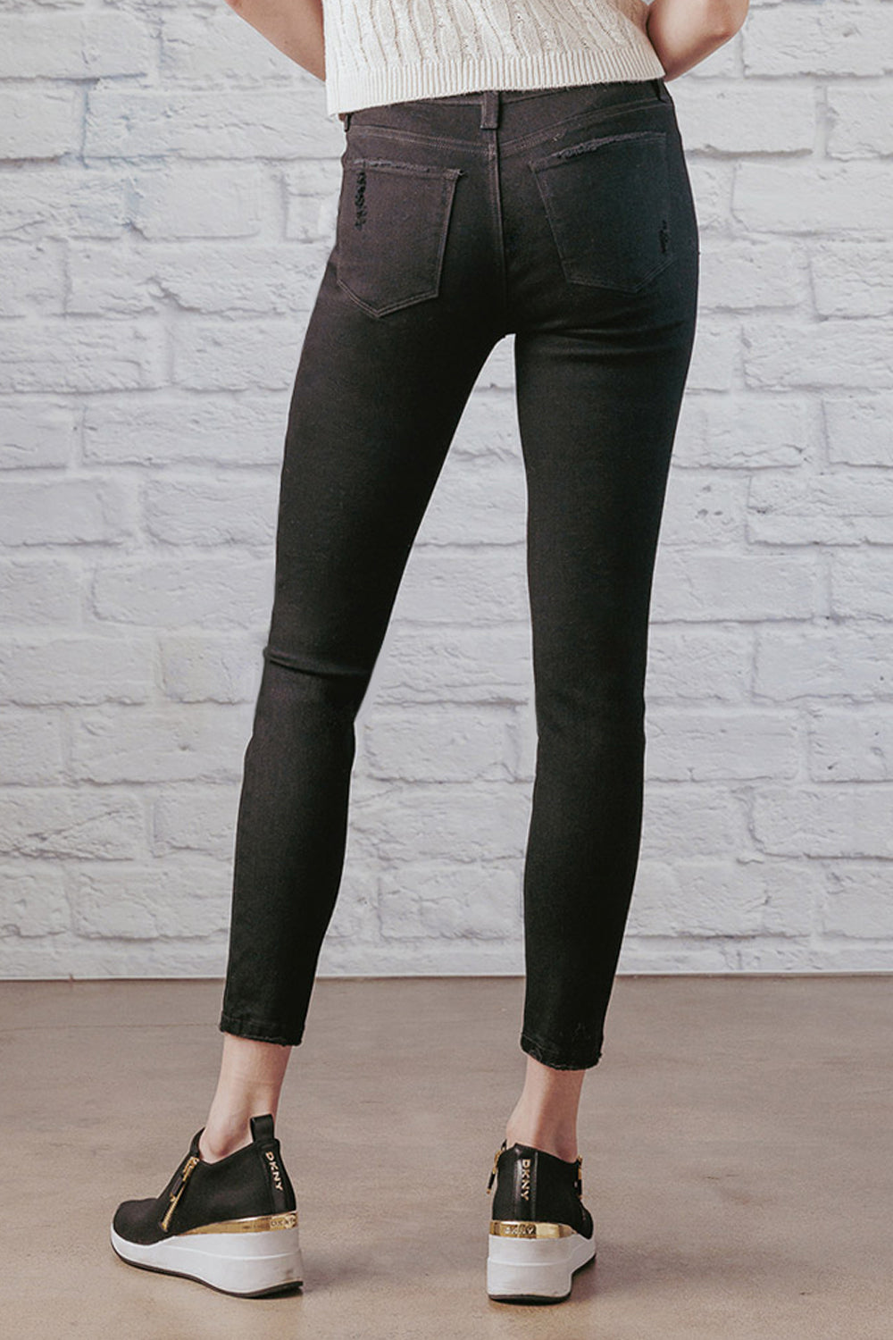 Women's black skinny pants jeans, perfect for casual everyday wear