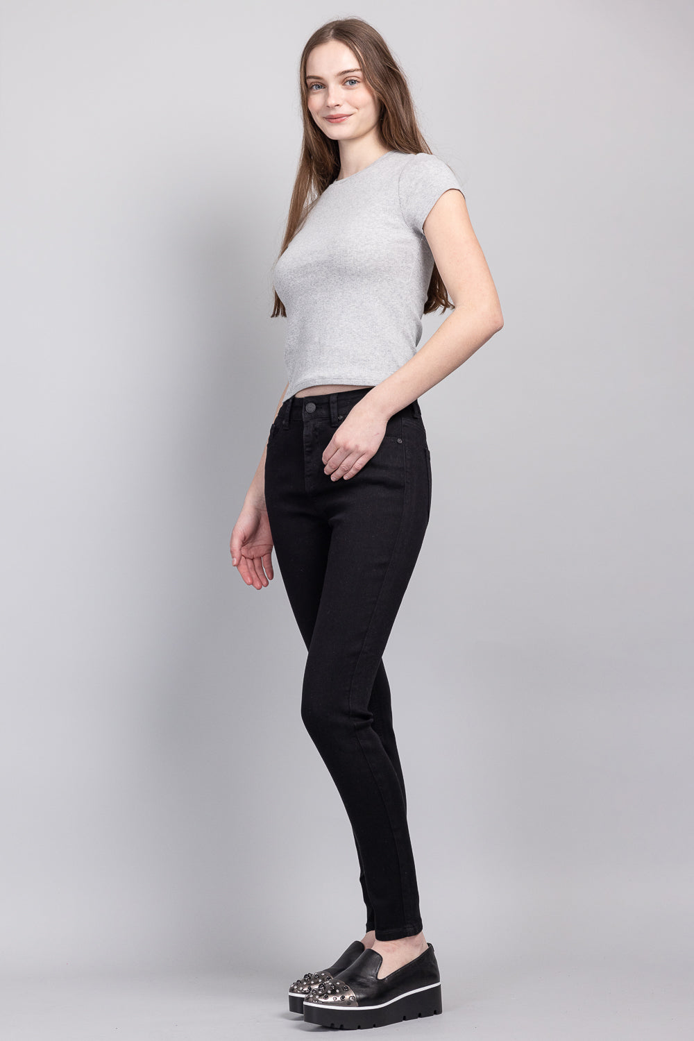 Women's black skinny pants jeans, perfect for casual outings
