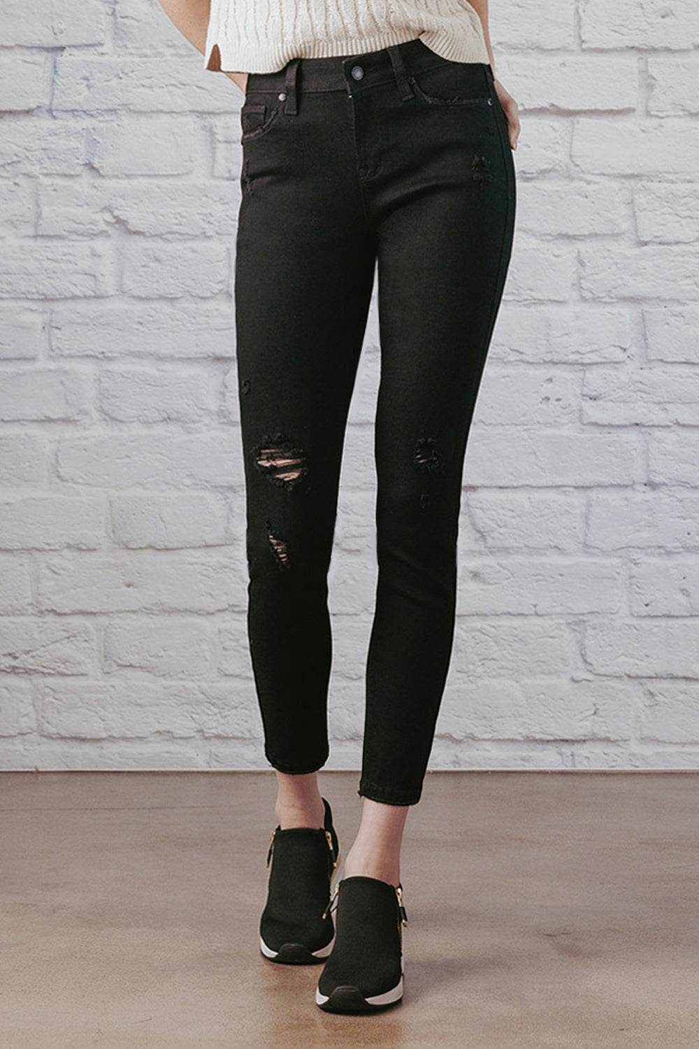 Women's black skinny pants jeans with distressed details for casual wear