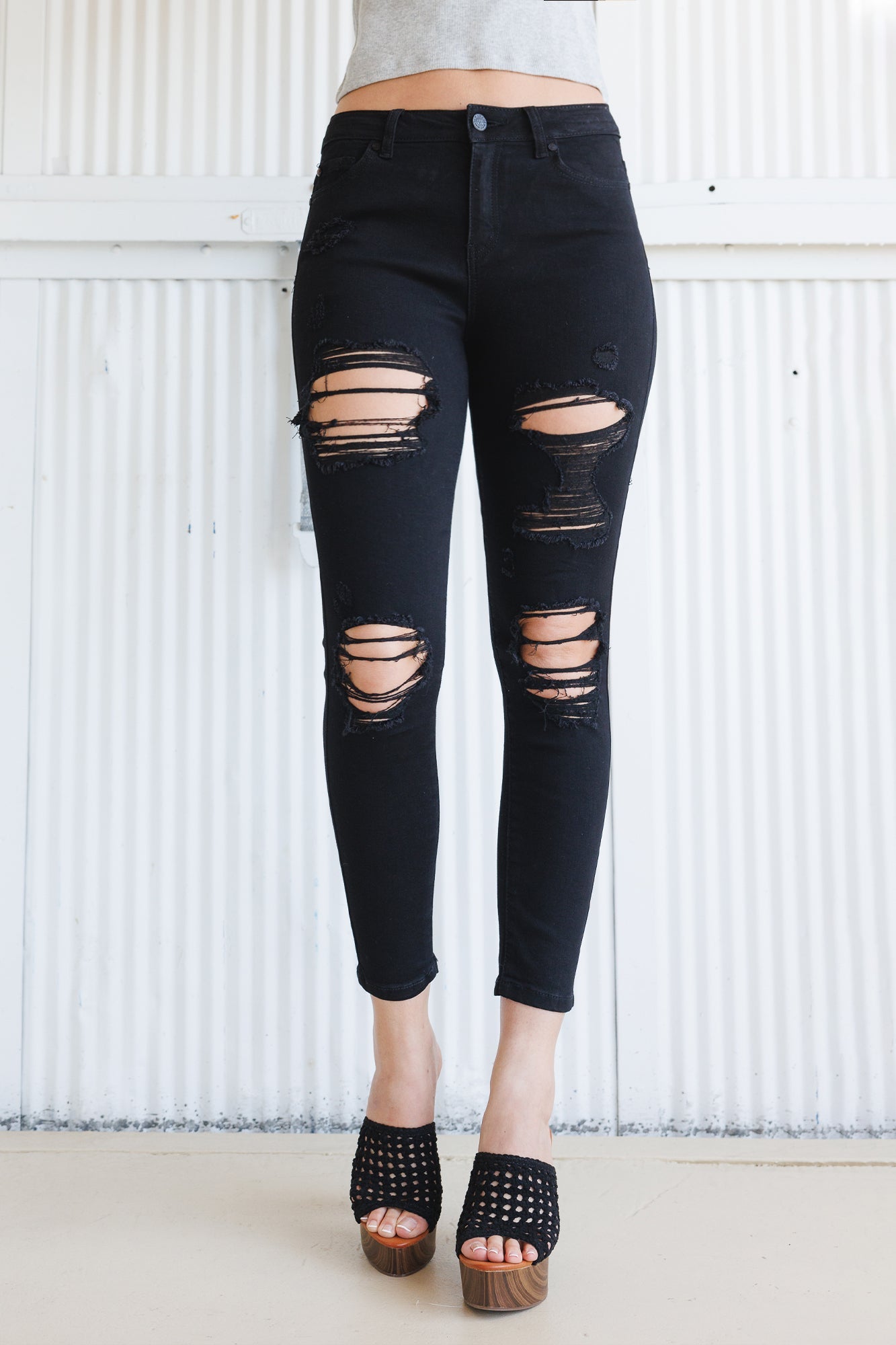Women's black ripped skinny pants jeans for casual wear