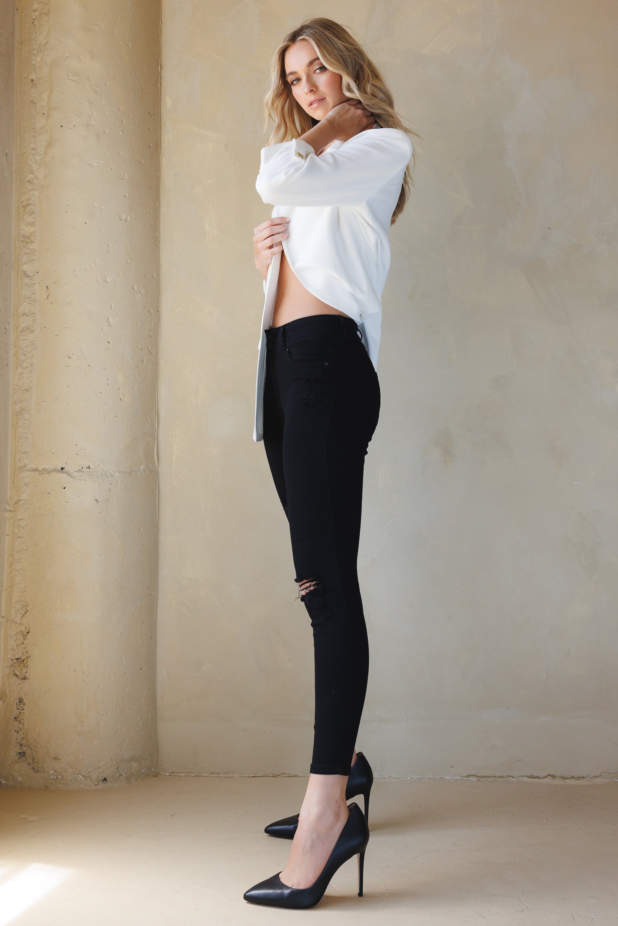Women's black skinny pants jeans, perfect for stylish casual wear