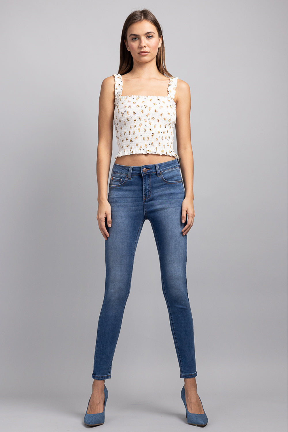 Women's blue skinny pants jeans in stretchy cotton, perfect for casual outings