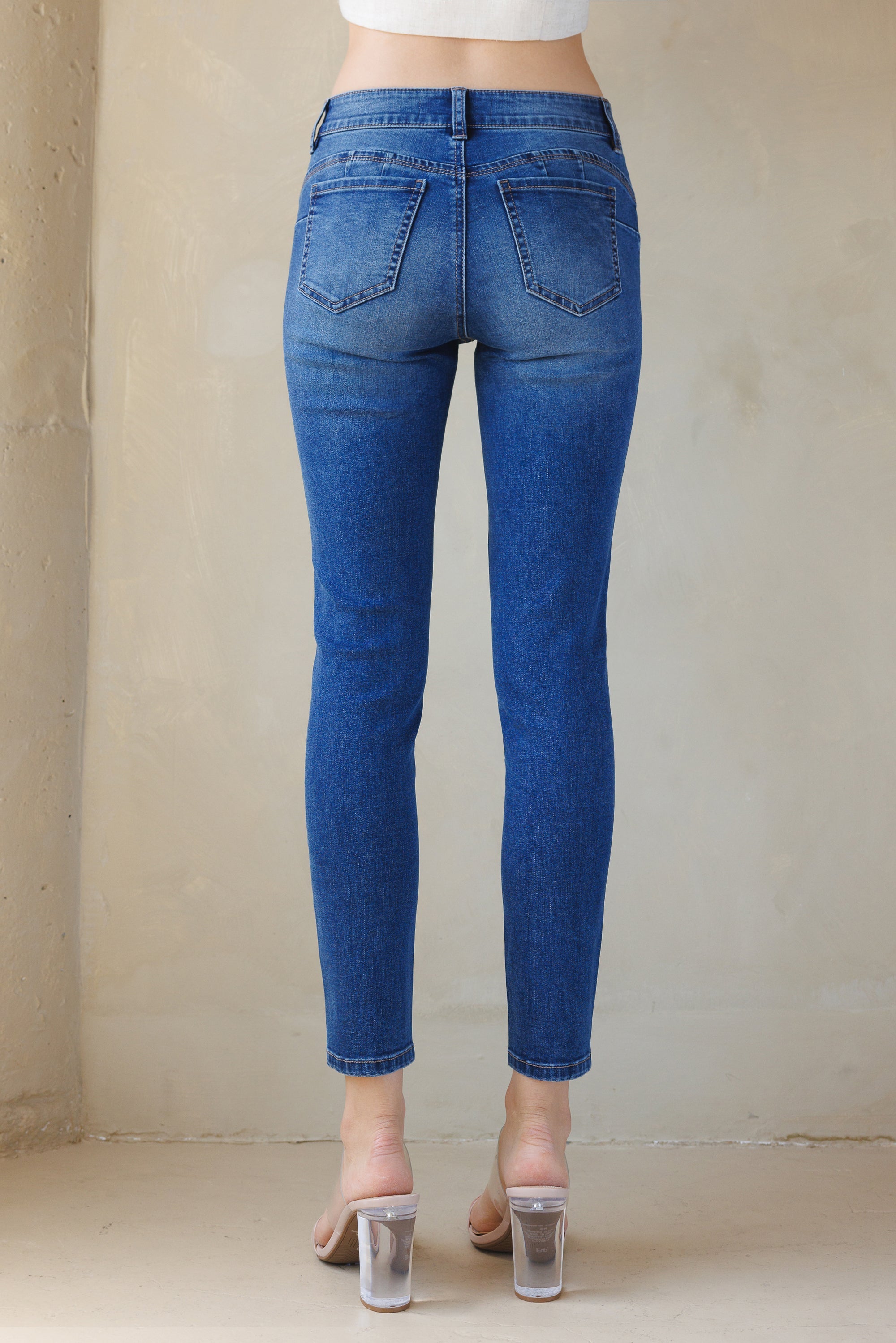 Women's blue skinny pants jeans, perfect for casual outings