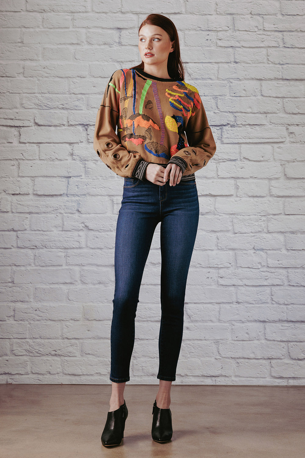 Women's skinny pants jeans in dark wash for casual wear