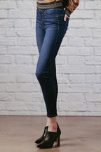 Women's skinny pants jeans in dark wash, ideal for casual wear