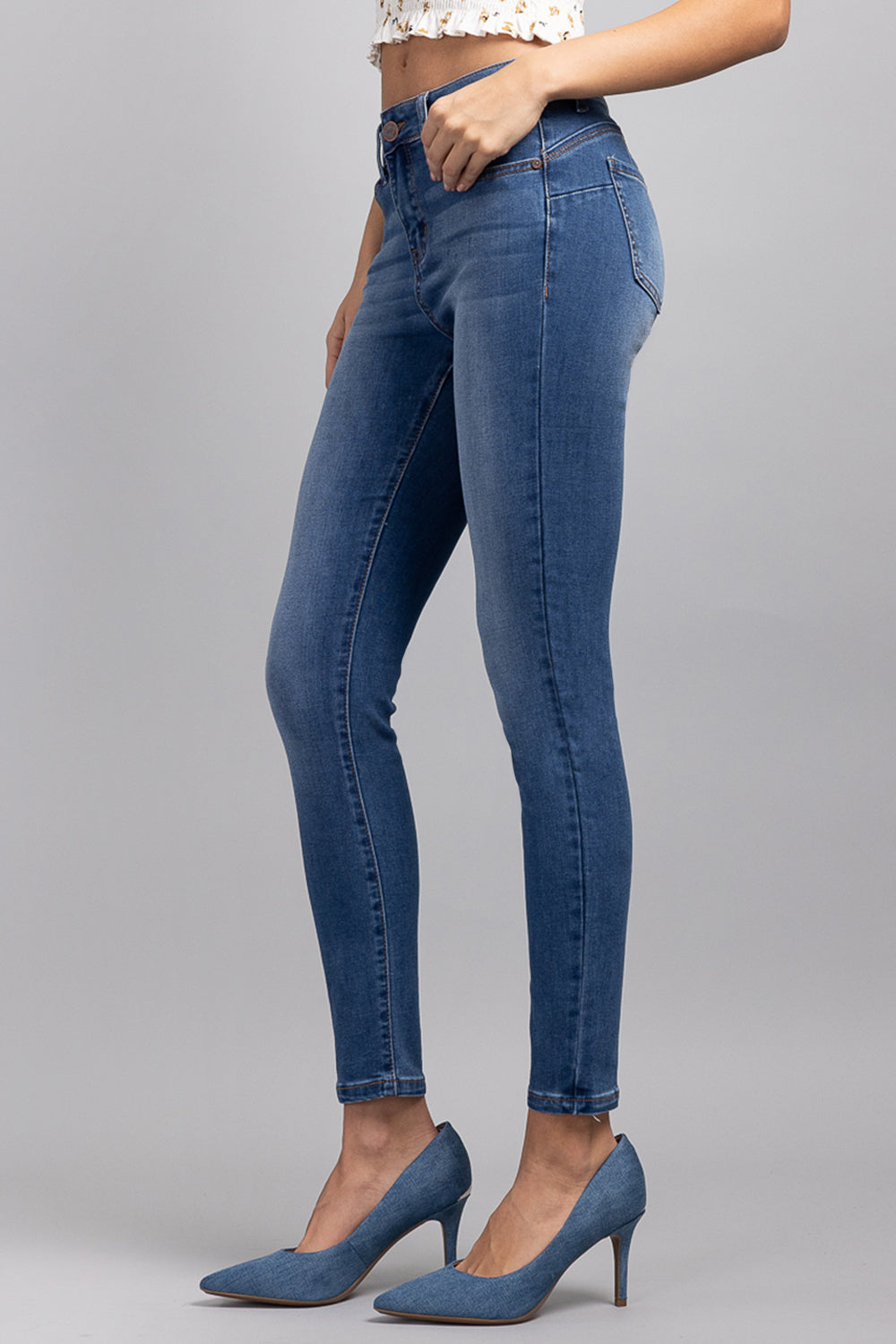 Women's blue skinny pants jeans, perfect for casual outings