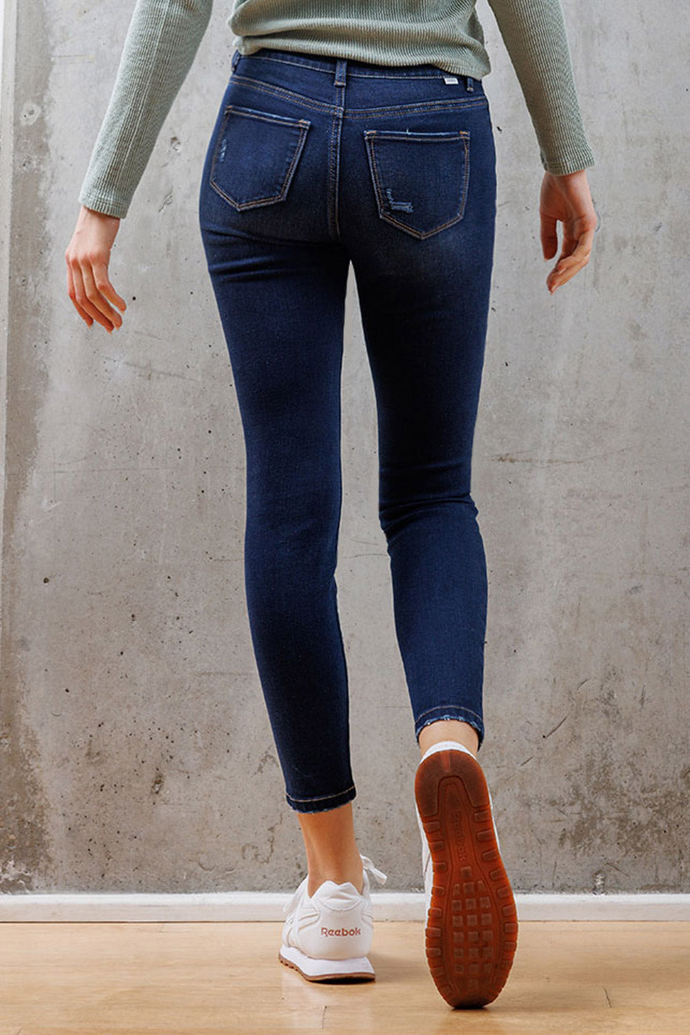 Women's dark blue skinny pants jeans for casual everyday wear