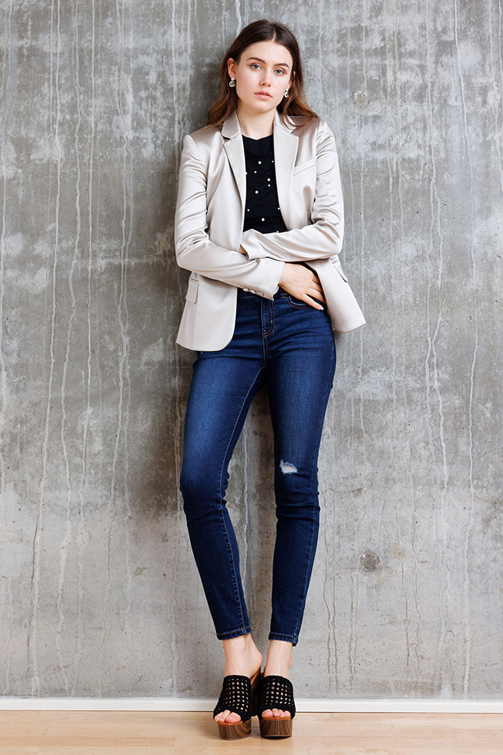 Women's skinny pants jeans in dark blue, stylish for casual outings