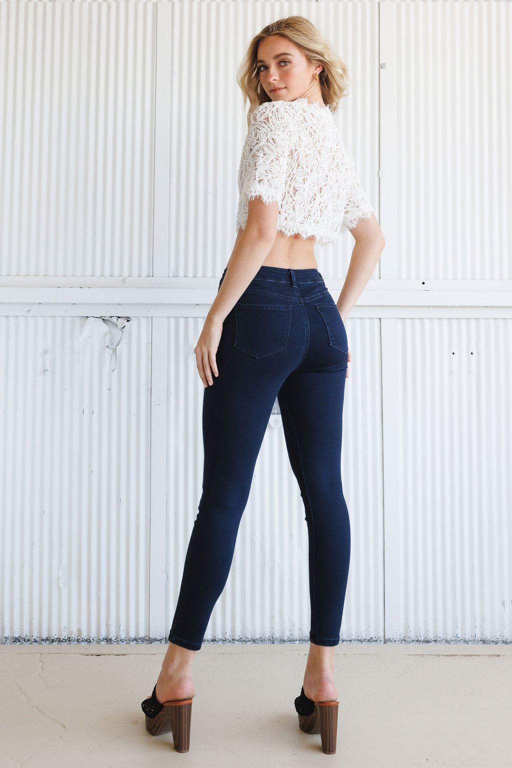 Women's dark blue skinny pants jeans, perfect for casual outings