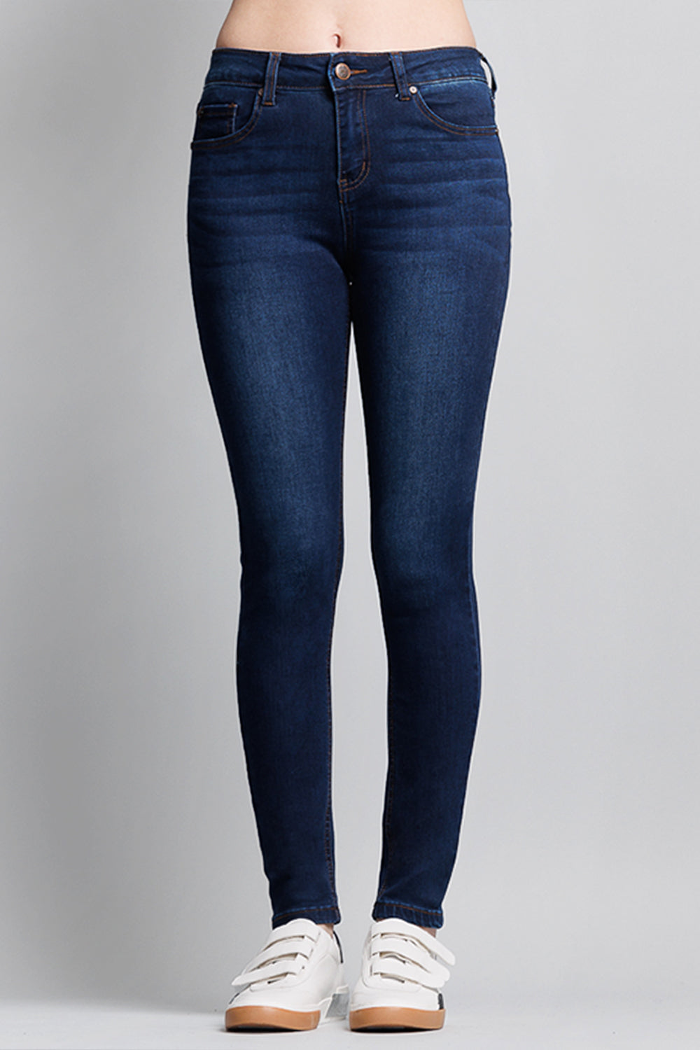 Women's skinny pants jeans in dark blue denim for casual wear