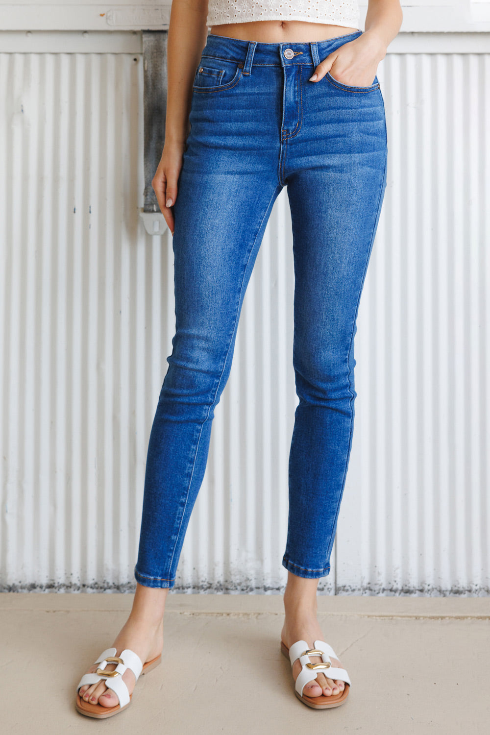 Women's blue skinny pants jeans made of soft denim for casual wear