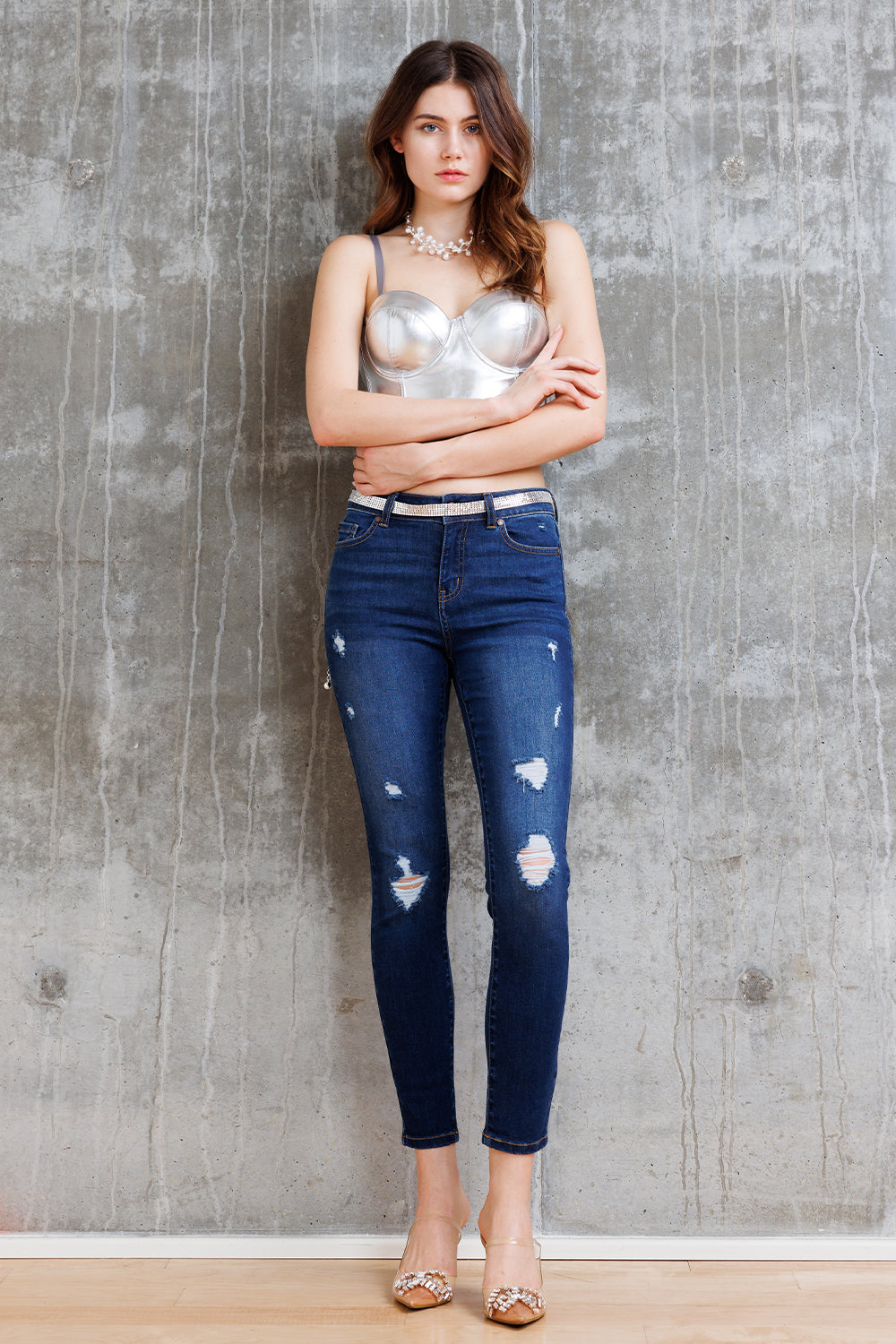Women's distressed skinny pants jeans in dark blue for casual wear