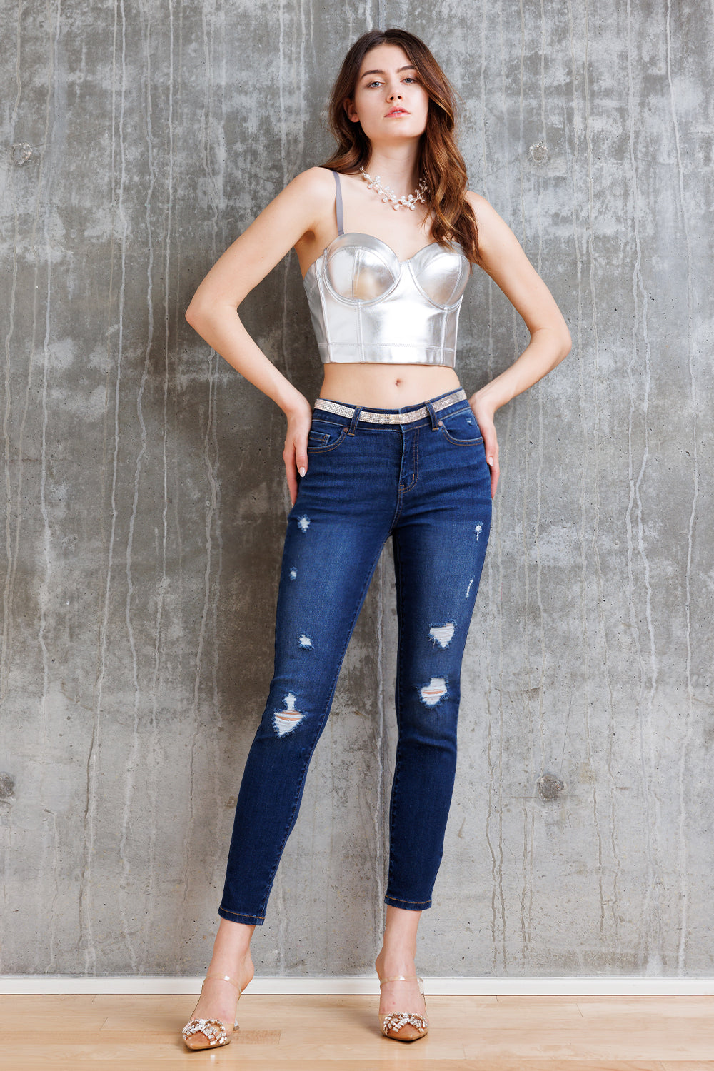 Women's blue skinny pants jeans with distressed details for casual wear