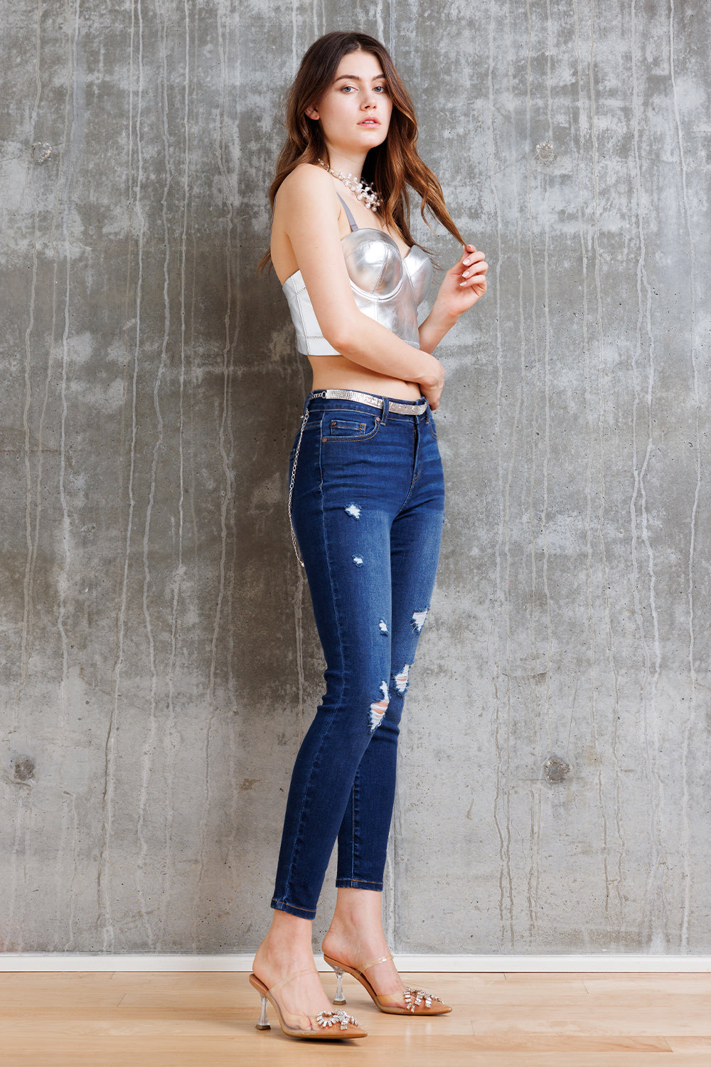 Women's dark blue skinny pants jeans, perfect for casual outings