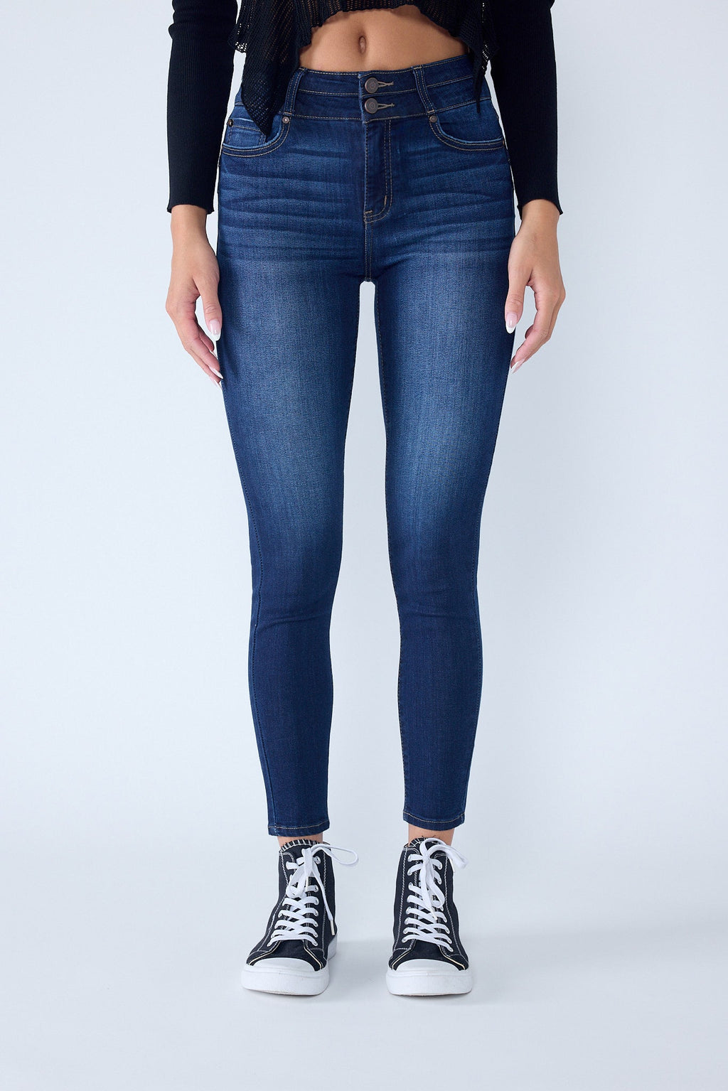 Women's skinny pants jeans in dark blue, perfect for casual outings