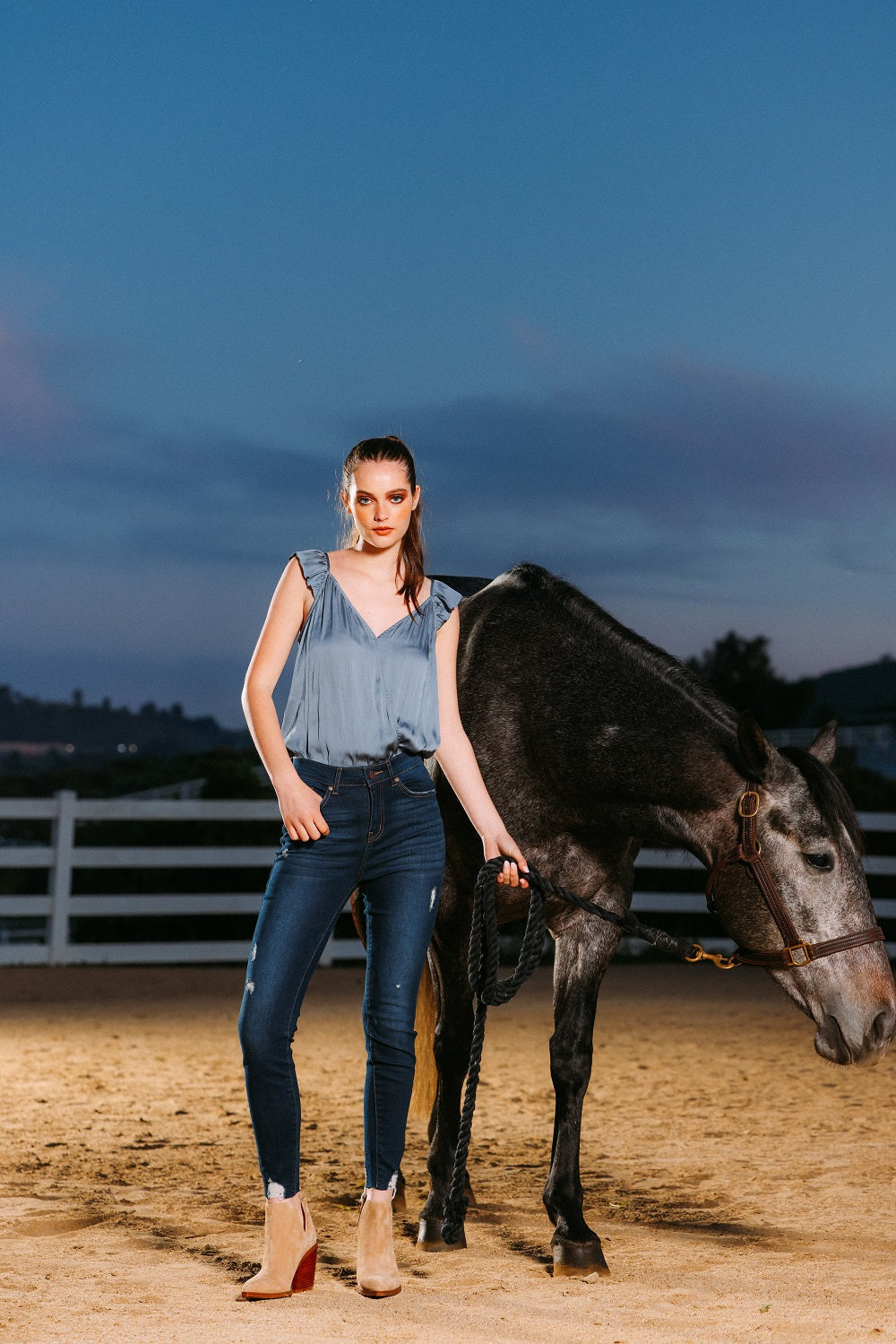 Women's skinny pants jeans in dark blue, perfect for a stylish day out