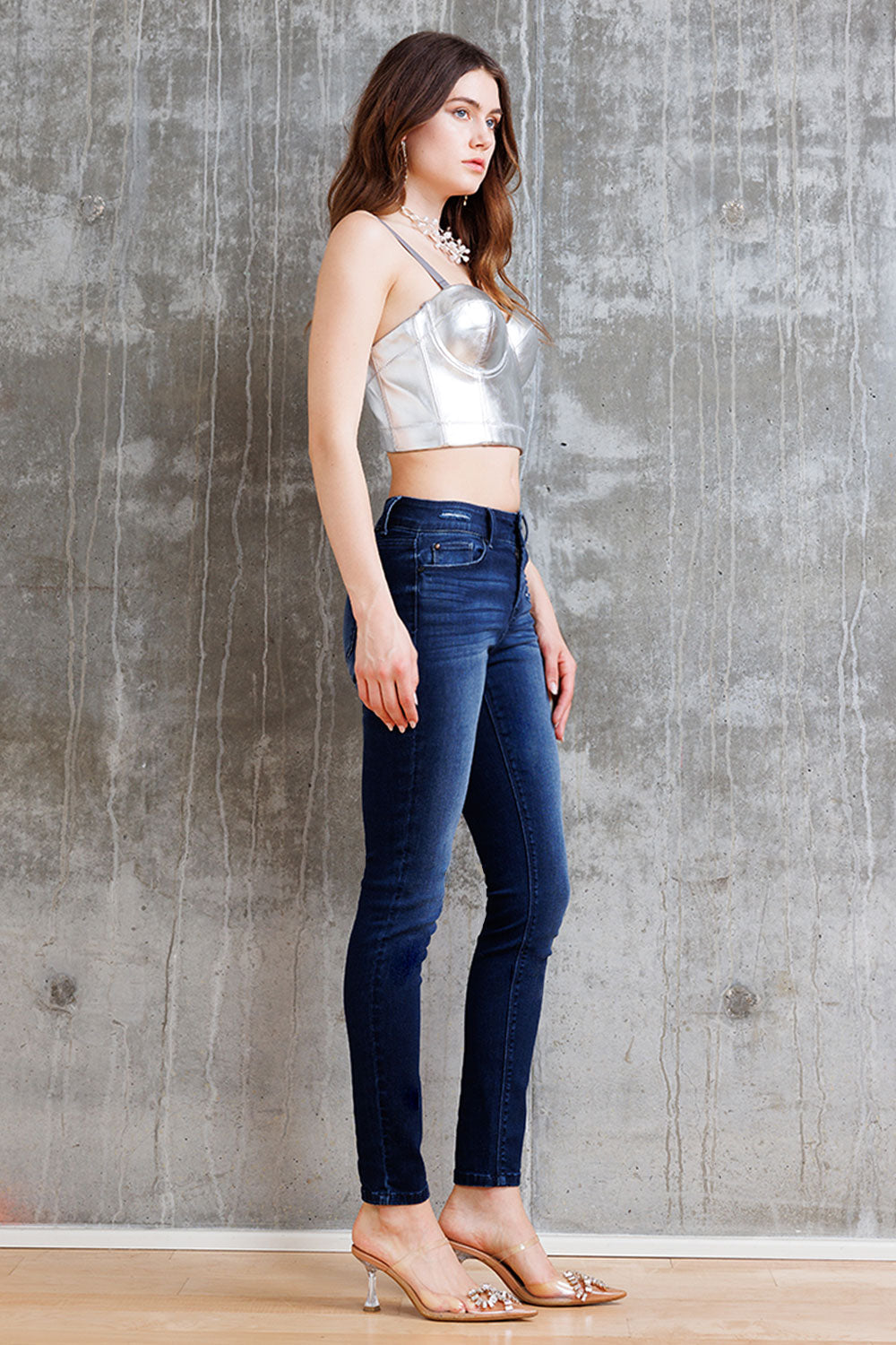 Women's dark wash skinny pants jeans for a stylish look