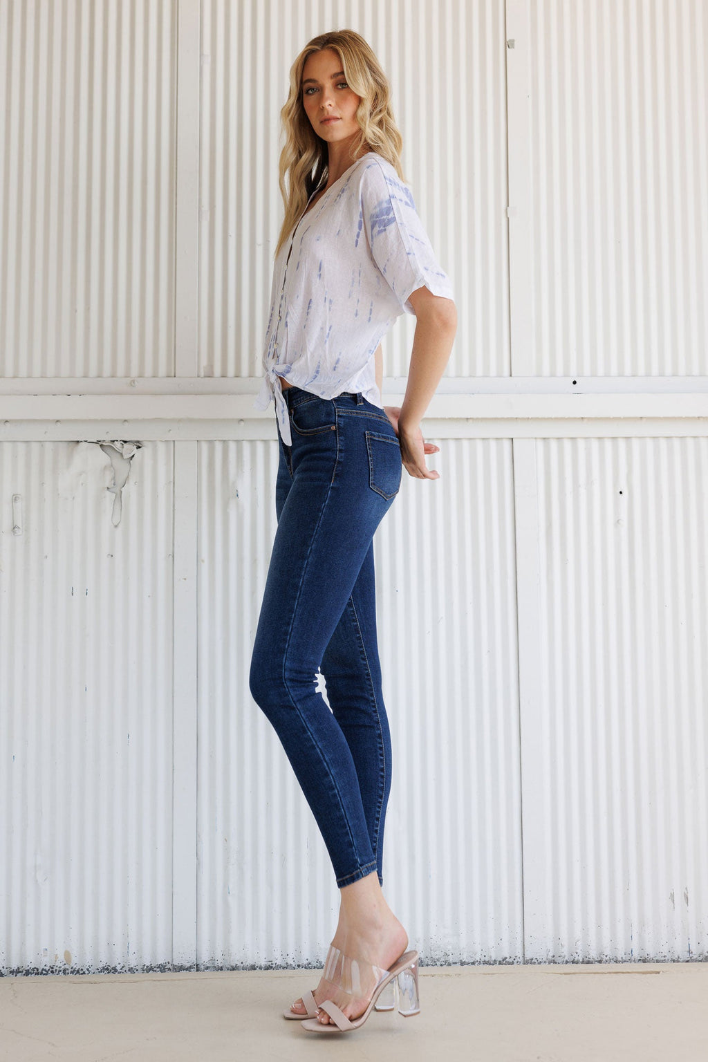 Women's blue skinny pants jeans, perfect for casual outings