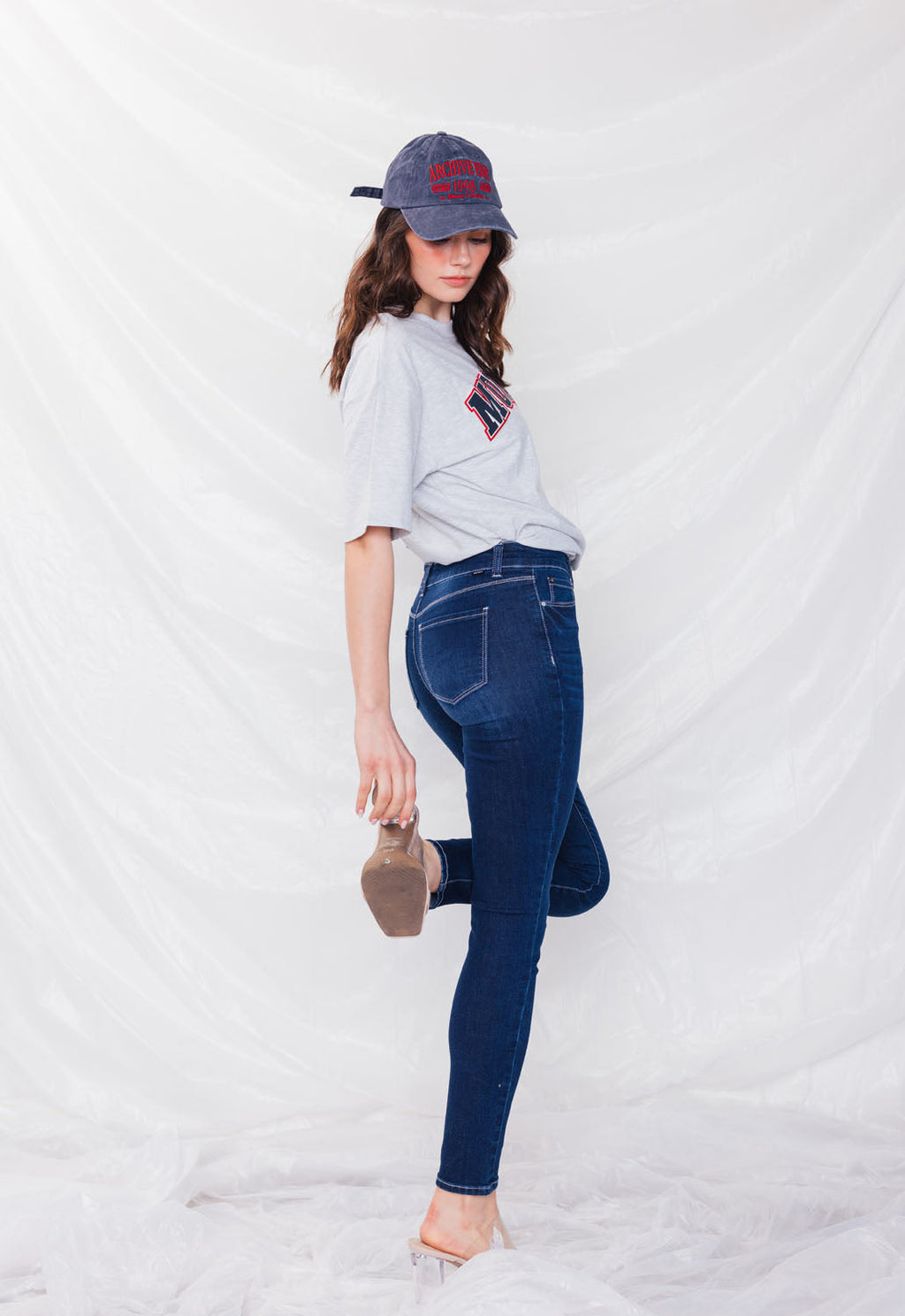 Women's dark blue skinny pants jeans, perfect for casual outings