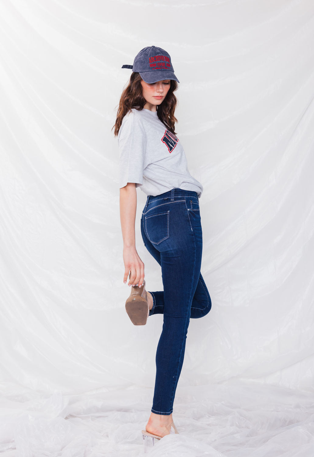 Women's dark blue skinny pants jeans, perfect for casual outings