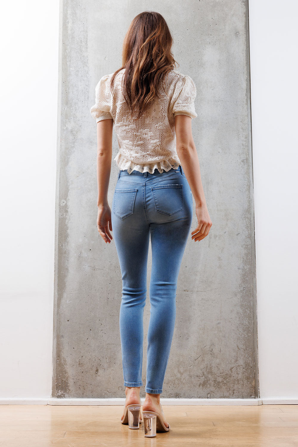 Women's blue skinny pants jeans for casual wear with a stylish fit