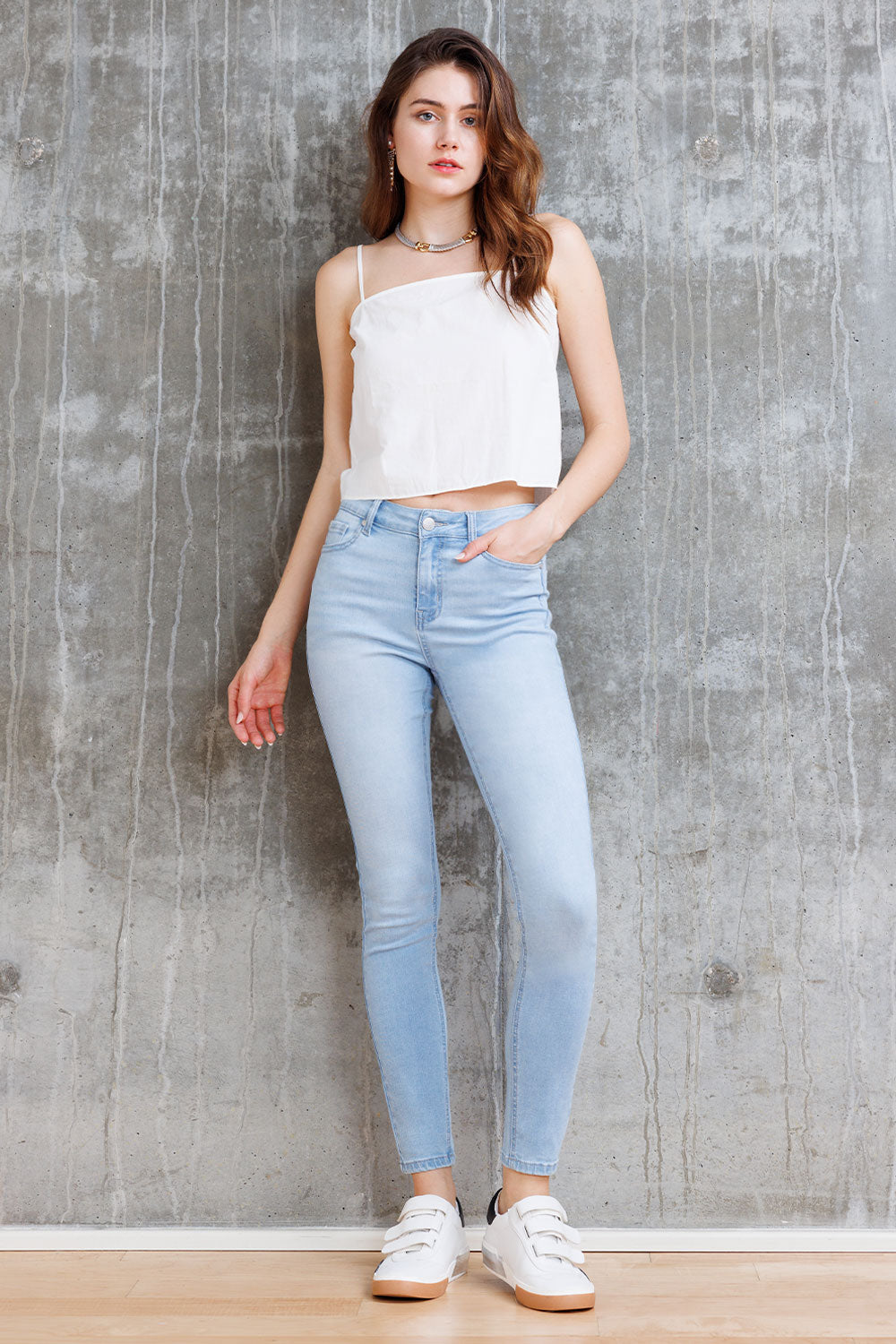 Women's light blue skinny pants jeans, perfect for casual outings