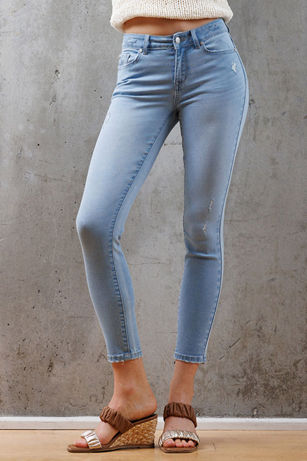 Women's light blue skinny pants jeans, perfect for casual outings