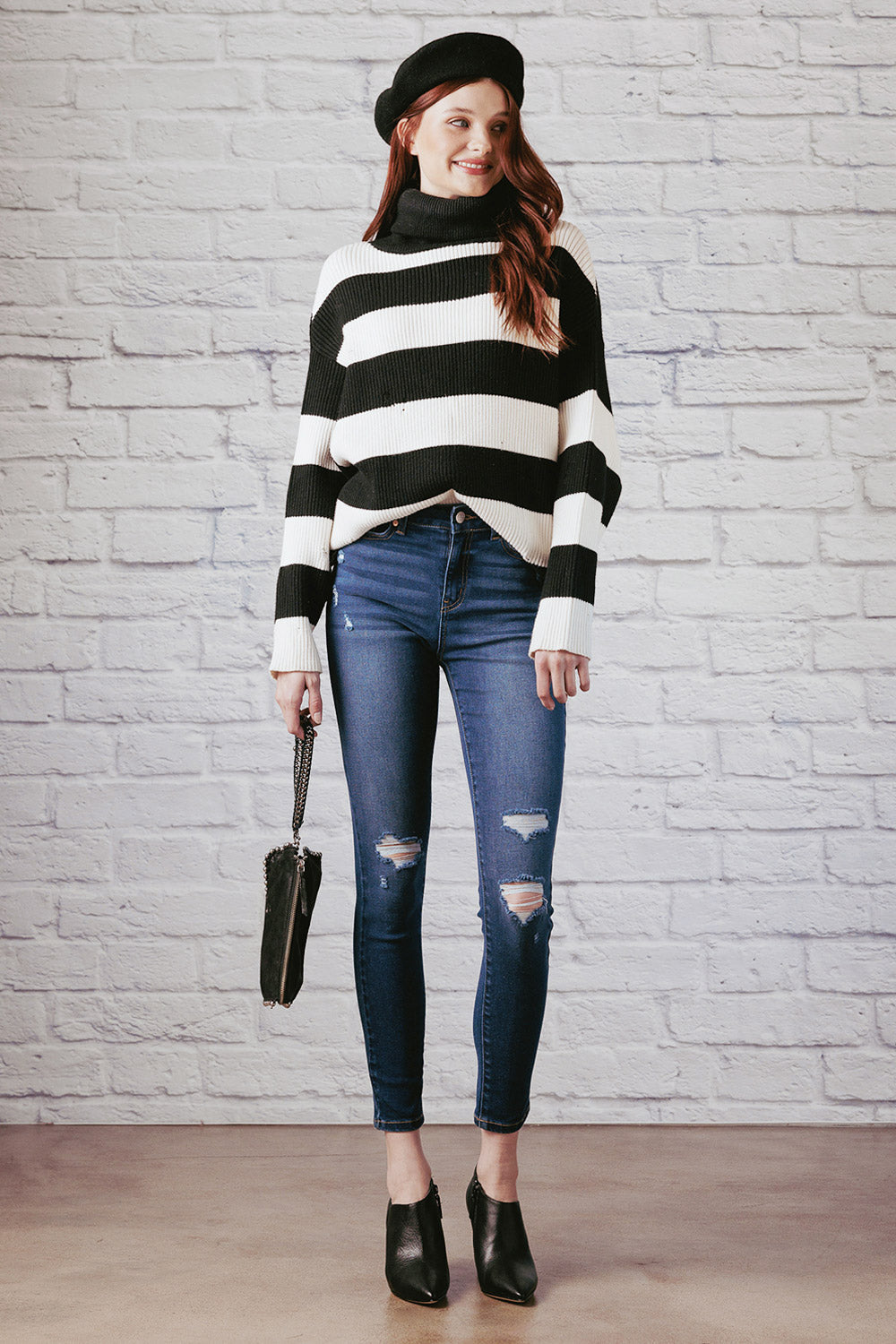 Women's distressed skinny pants jeans in blue, stylish for casual outings