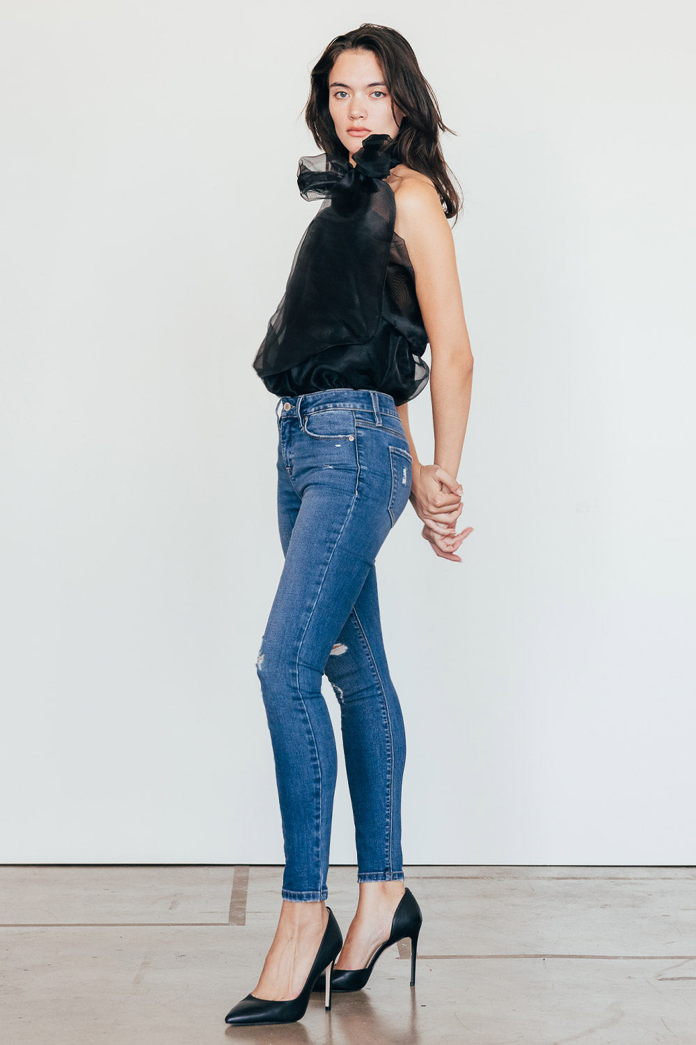Women's blue skinny pants jeans for a stylish, casual look