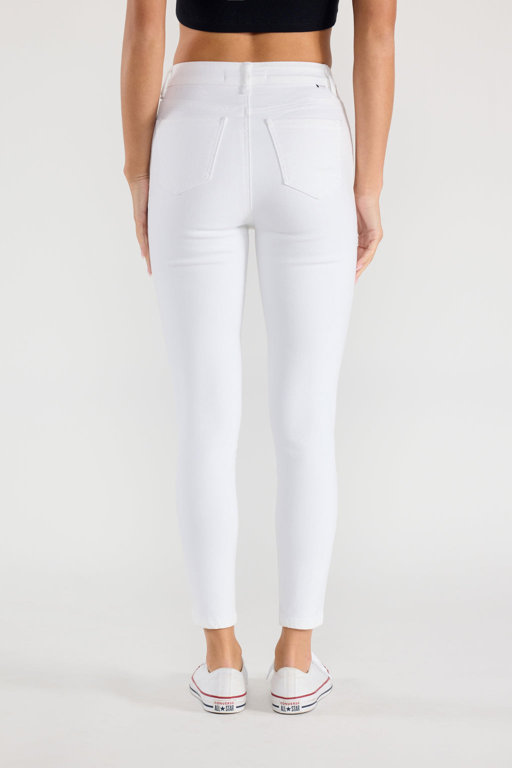 Women's white skinny pants jeans, perfect for casual outings