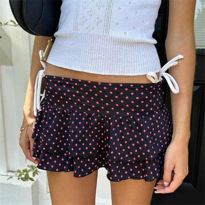 Women's black skirt pleated with pink polka dots, perfect for summer wear