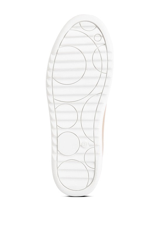 Women's sneakers with a white sole, ideal for casual wear