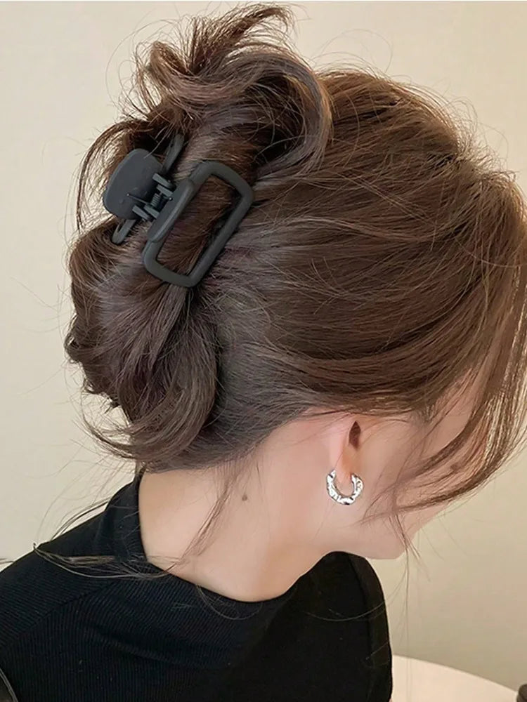 set of 4 square lightweight hair claw clips (photo 4 of 6)
