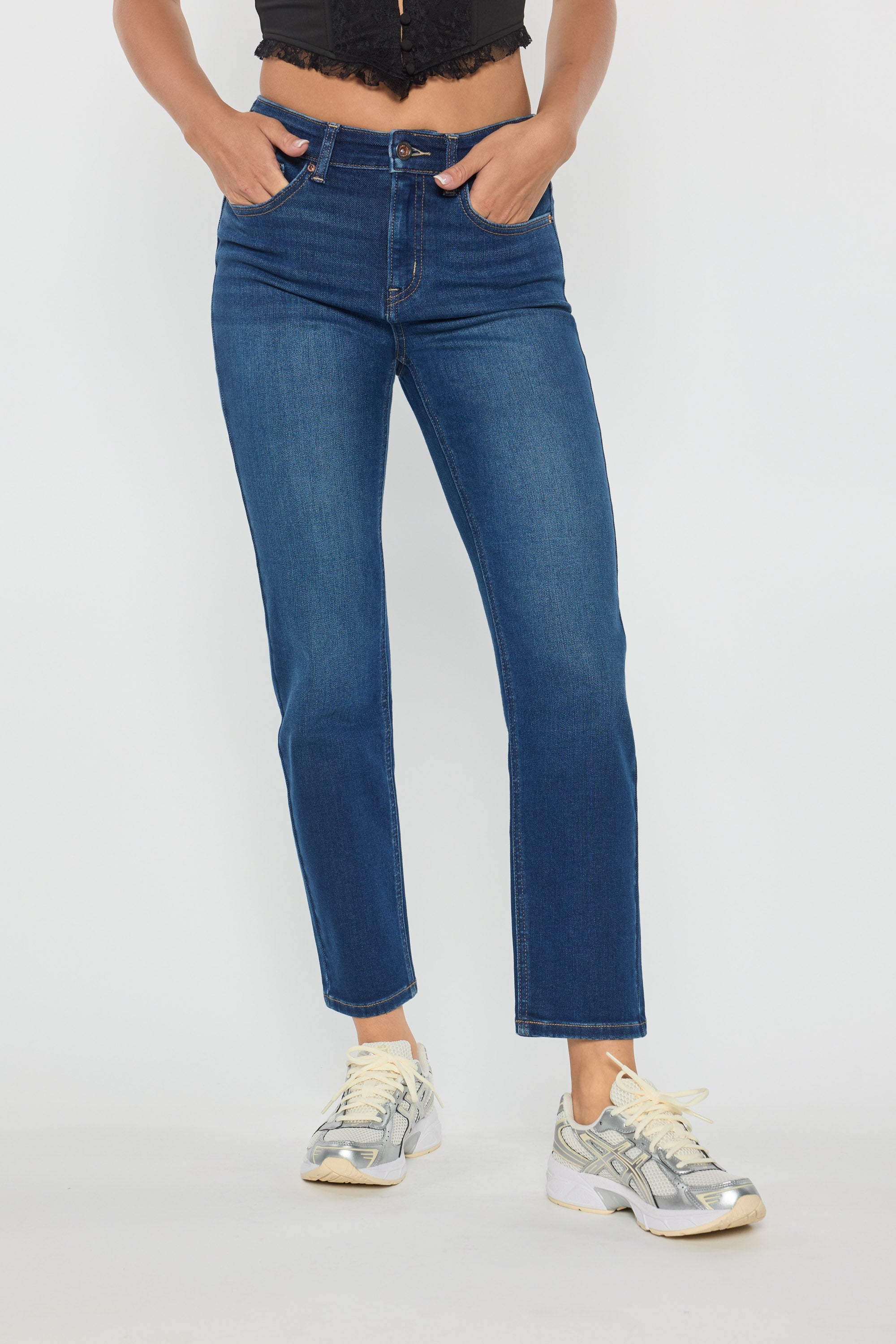 Women's straight leg blue jeans, casual wear for everyday style