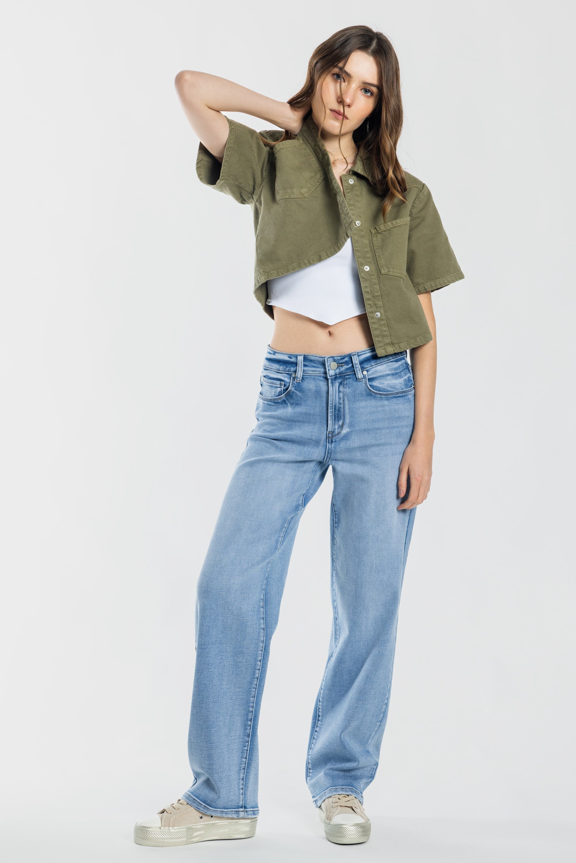 Women's straight leg blue jeans, casual style for everyday wear